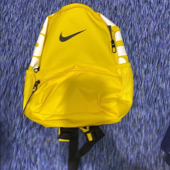 coach round hybrid pouch